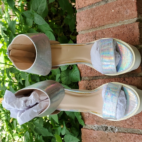 5/$25 - Wild diva platform heels sz. 8 - Picture 3 of 10